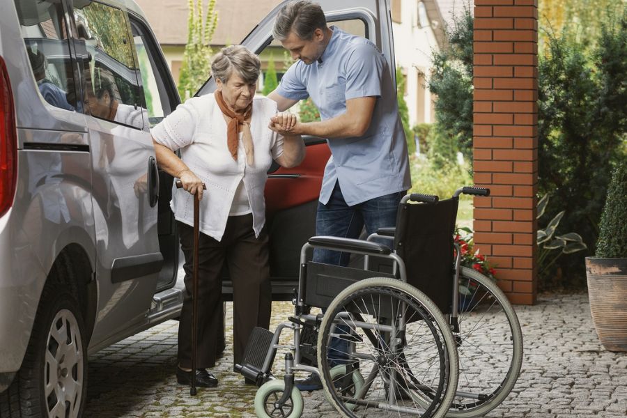Senior Transportation in Woodland Hills CA